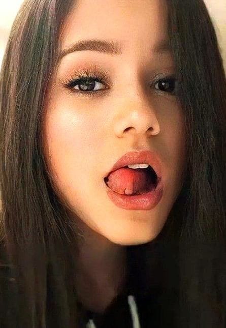 video kreator cina latihan koreografi di lapangan viral